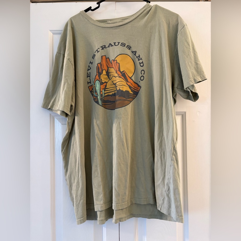 Men’s Levi tshirt size xxl
